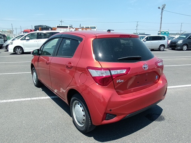TOYOTA VITZ photo 3