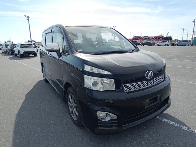 TOYOTA VOXY 2012