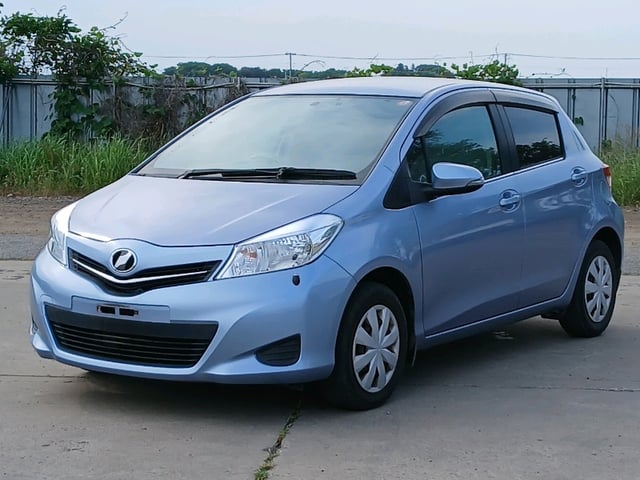 TOYOTA VITZ photo 3