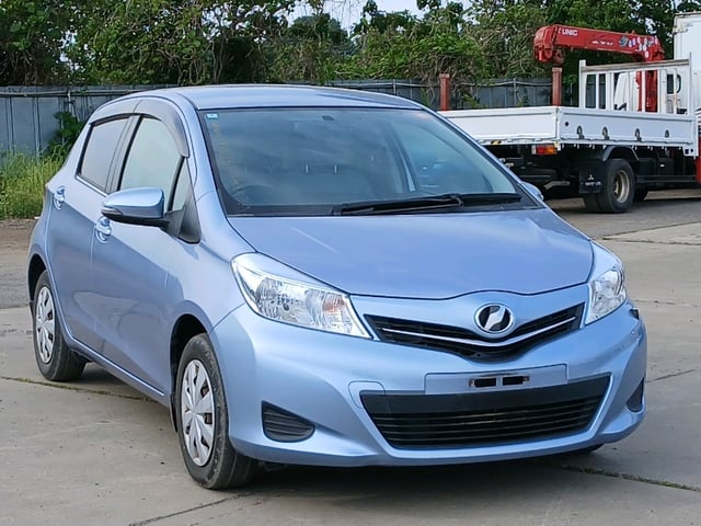 TOYOTA VITZ 2012