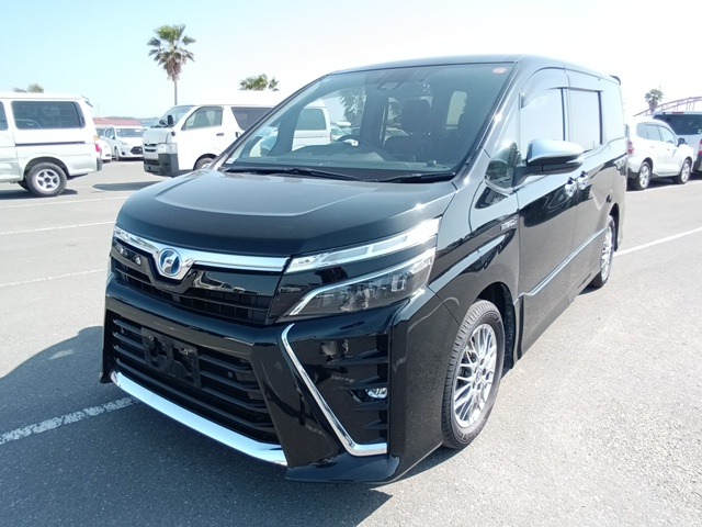 TOYOTA VOXY photo 2