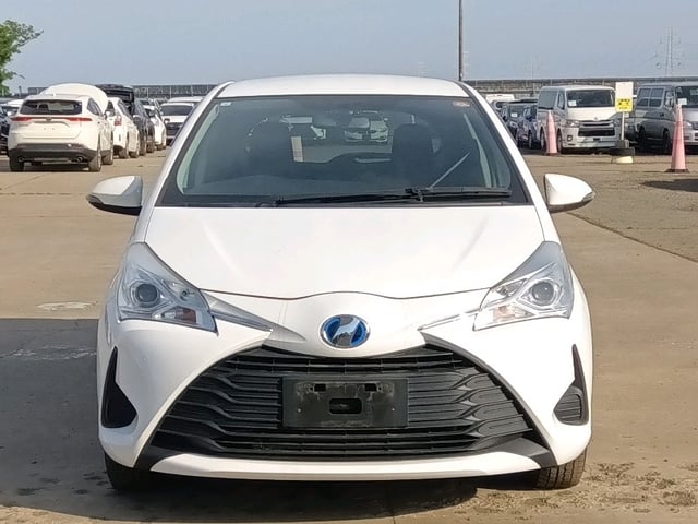TOYOTA VITZ photo 2