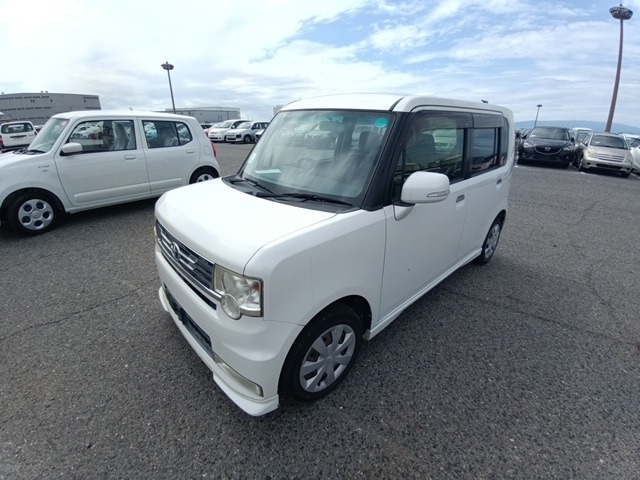 TOYOTA PIXIS SPACE photo 2