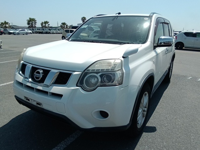 NISSAN XTRAIL photo 2