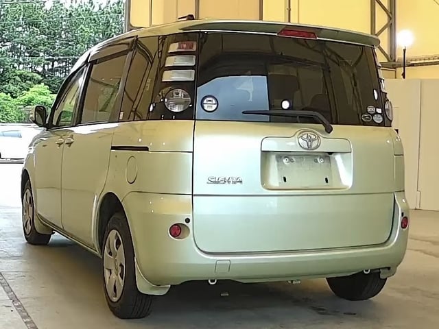 TOYOTA SIENTA photo 3