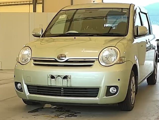 TOYOTA SIENTA photo 2