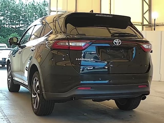 TOYOTA HARRIER photo 3