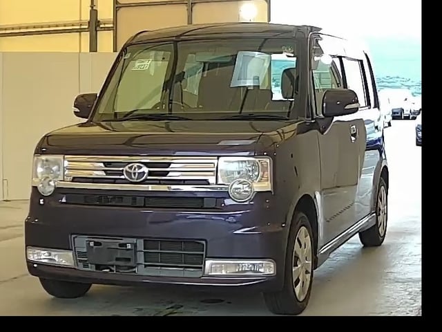 TOYOTA PIXIS SPACE photo 2