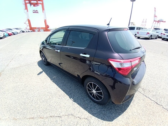 TOYOTA VITZ photo 3