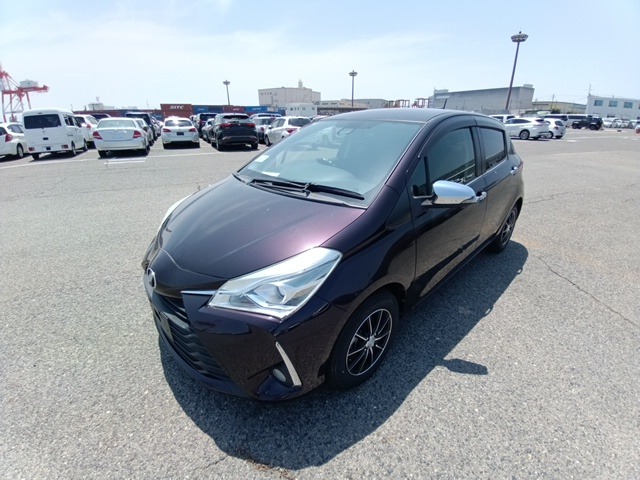 TOYOTA VITZ photo 2