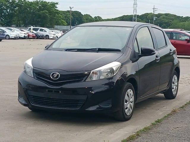 TOYOTA VITZ photo 3