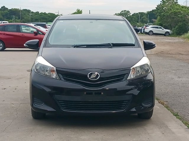 TOYOTA VITZ photo 2