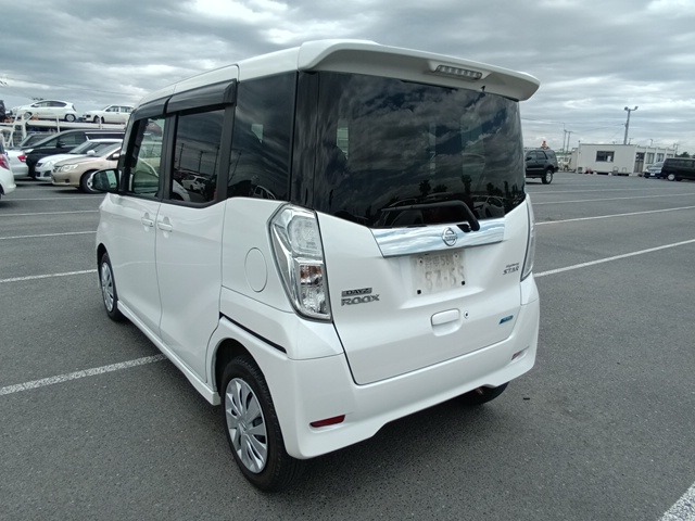 NISSAN DAYZ ROOX photo 3