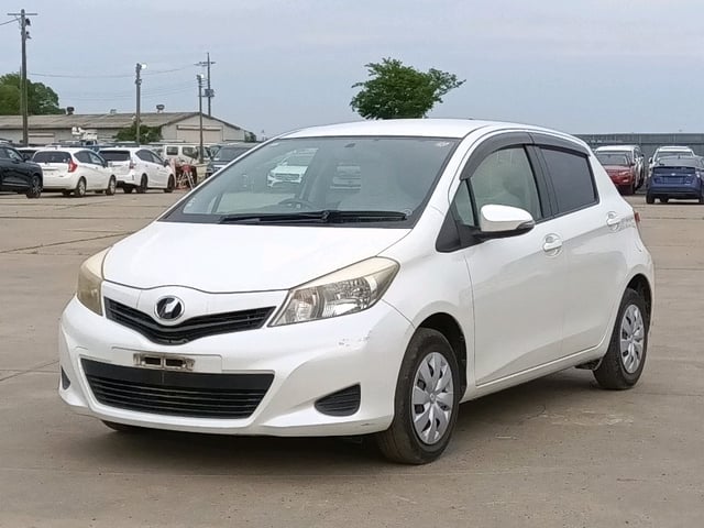 TOYOTA VITZ photo 3