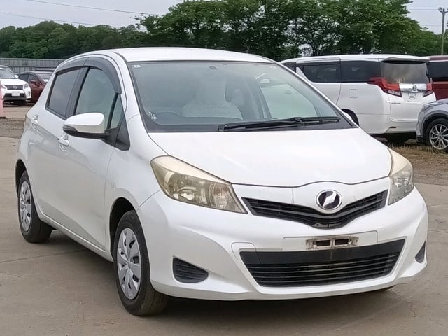 TOYOTA VITZ 2012