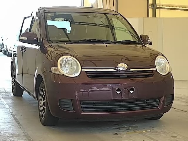 TOYOTA SIENTA 2012