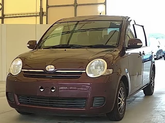 TOYOTA SIENTA photo 2
