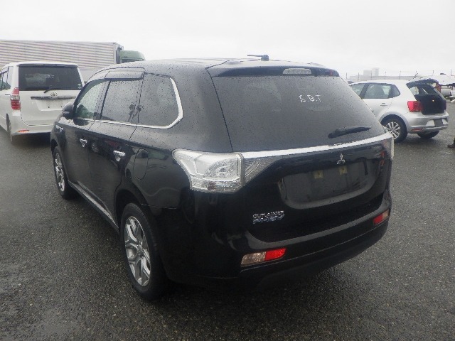 MITSUBISHI OUTLANDER PHEV photo 3