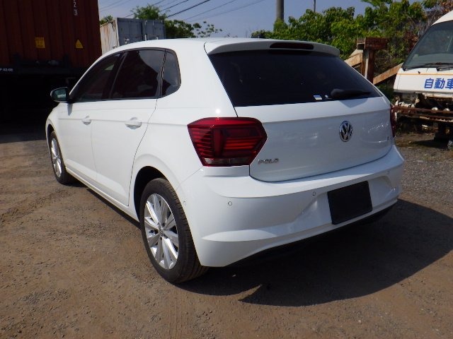 VOLKSWAGEN POLO photo 3
