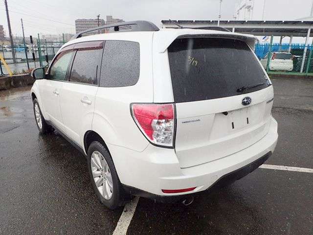 SUBARU FORESTER photo 3