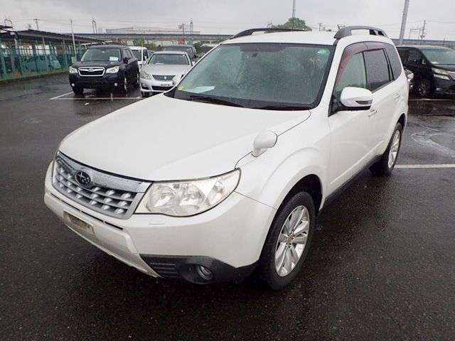 SUBARU FORESTER photo 2