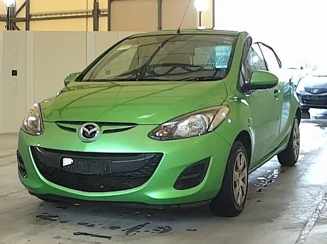 MAZDA DEMIO photo 2