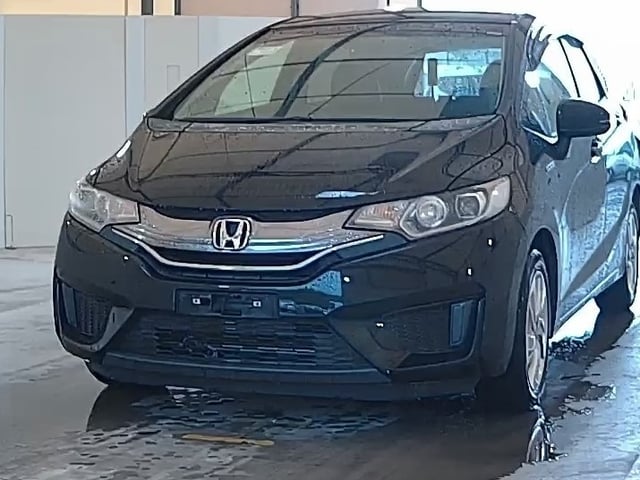 HONDA FIT HYBRID photo 2