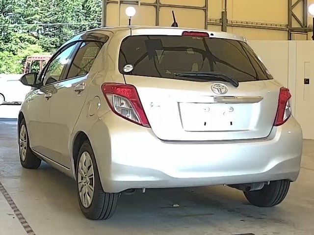 TOYOTA VITZ photo 3