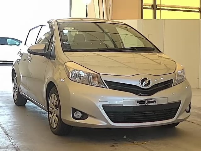 TOYOTA VITZ 2013