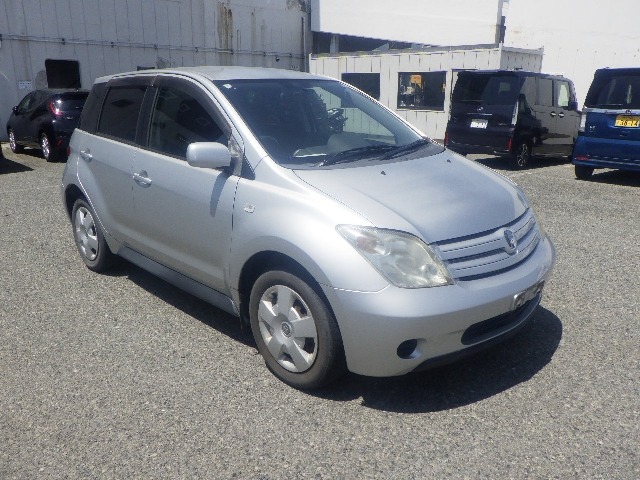 TOYOTA IST 2003