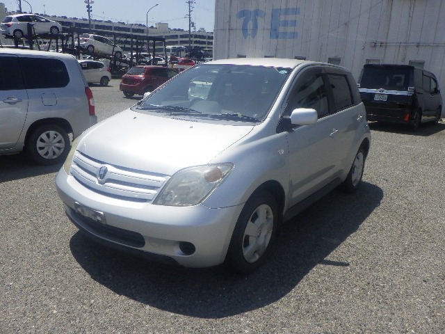 TOYOTA IST photo 2