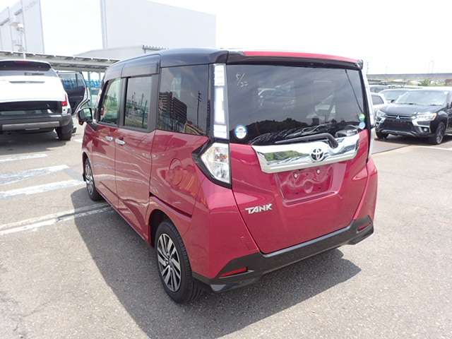 TOYOTA TANK photo 3