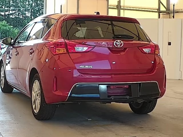 TOYOTA AURIS photo 3