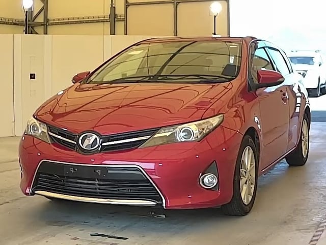 TOYOTA AURIS photo 2