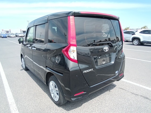 TOYOTA ROOMY photo 3