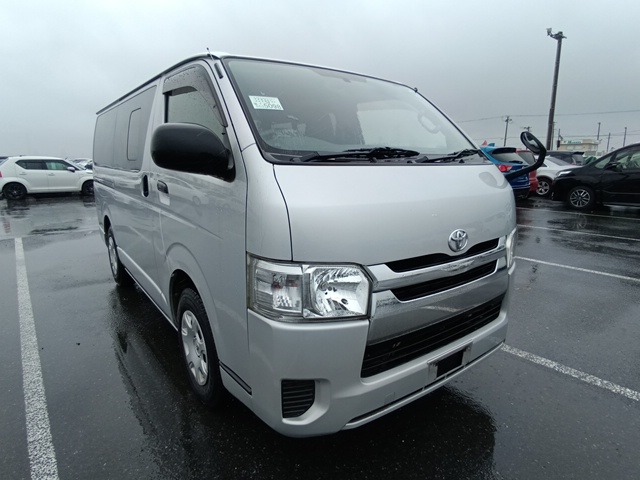 TOYOTA HIACE VAN 2017