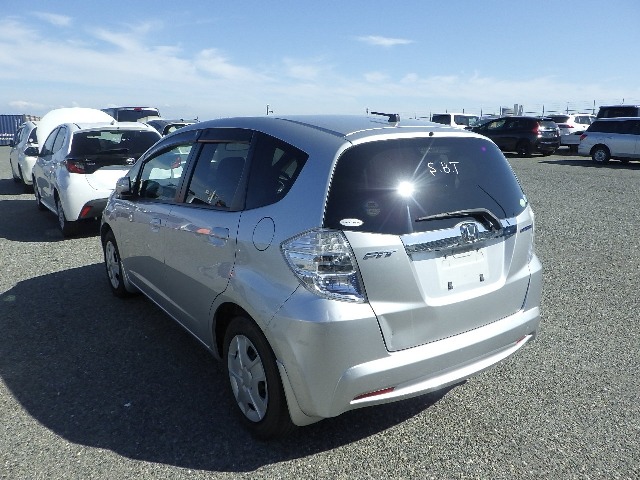 HONDA FIT HYBRID photo 3