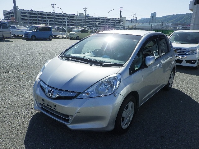 HONDA FIT HYBRID photo 2
