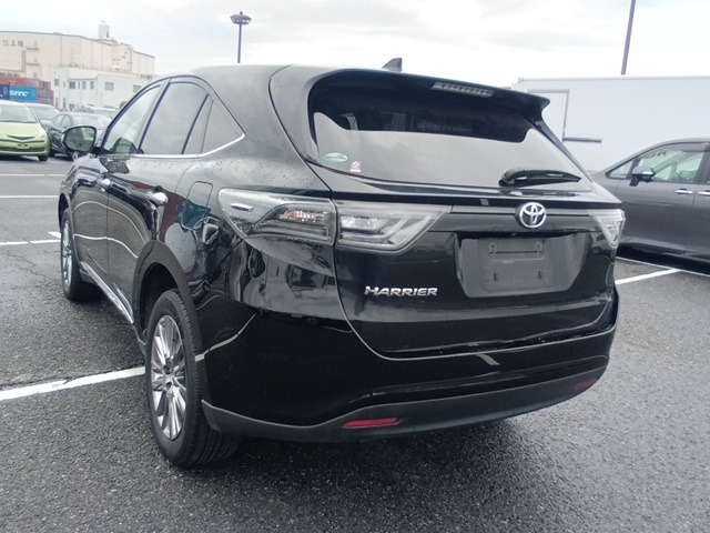 TOYOTA HARRIER photo 3