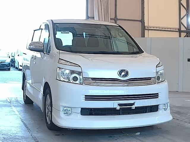 TOYOTA VOXY 2009