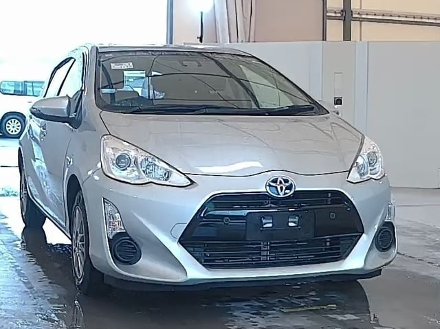 TOYOTA AQUA 2016