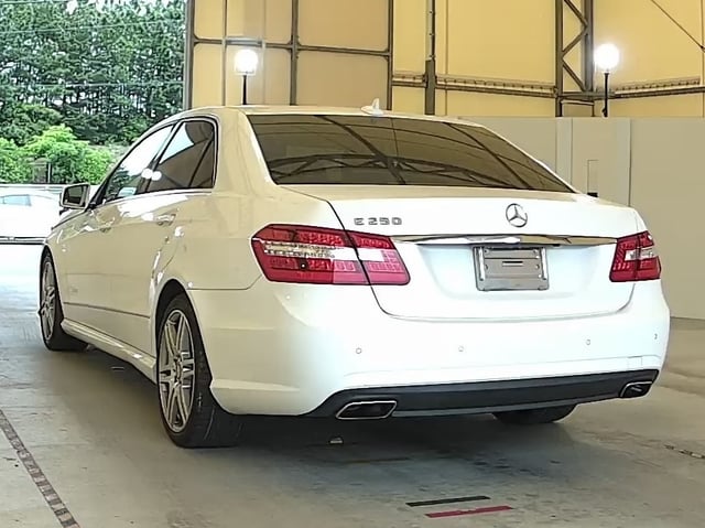 MERCEDES E CLASS photo 3