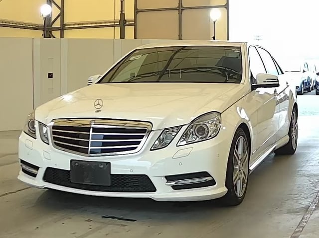 MERCEDES E CLASS photo 2