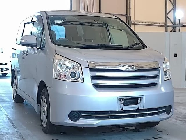 TOYOTA NOAH 2009