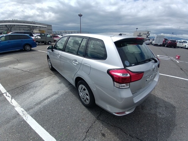 TOYOTA COROLLA FIELDER photo 3