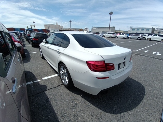 BMW 5 SERIES photo 3