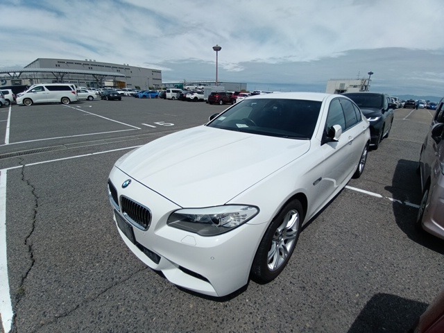 BMW 5 SERIES photo 2