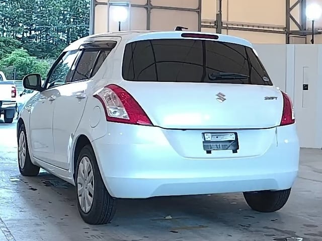 SUZUKI SWIFT photo 3