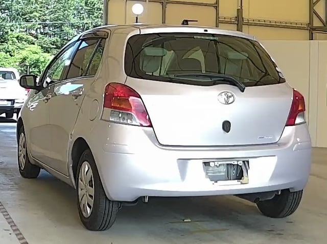 TOYOTA VITZ photo 3