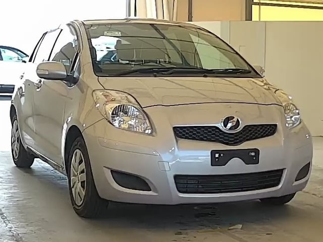 TOYOTA VITZ 2010